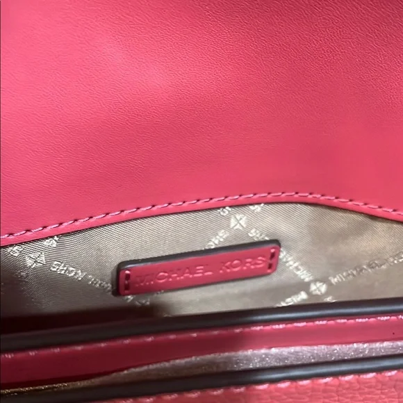 Michael Kors NWT Travel Small Grained Leather Crossbody Bag - Picture 8 of 11